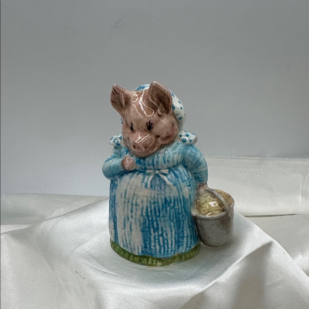 Vintage Beswick Pottery Beatrix Potter "Aunt Pettitoes" figurine. 3 5/8” tall.
